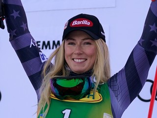 Mikaela Shiffrinová sa teší z víťazstva v Semmeringu. 