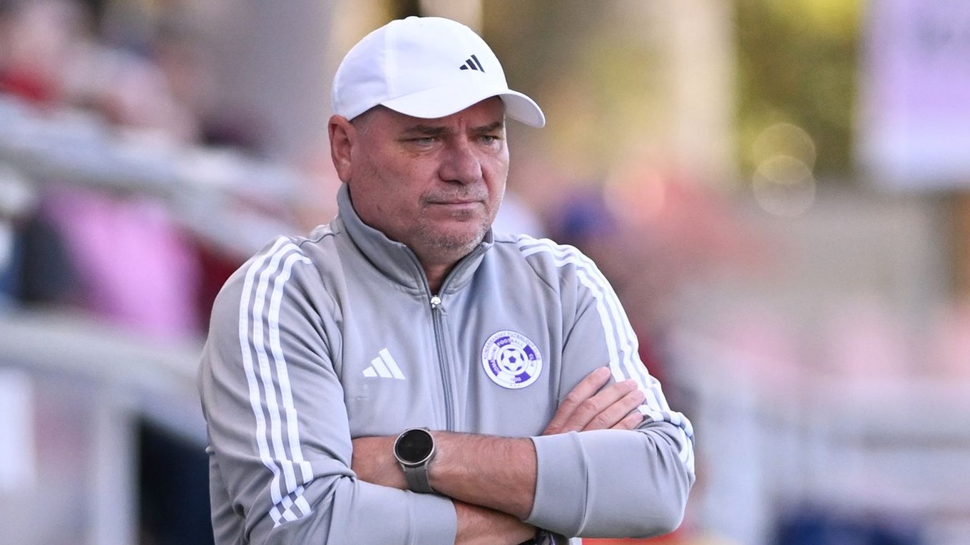 Na snímke je tréner KFC Komárno Mikuláš Radványi. 