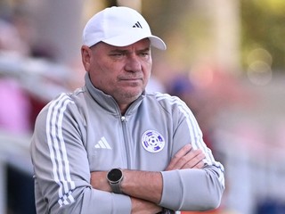 Na snímke je tréner KFC Komárno Mikuláš Radványi. 