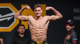 Matěj Peňáz na vážení pred podujatím Oktagon 38.