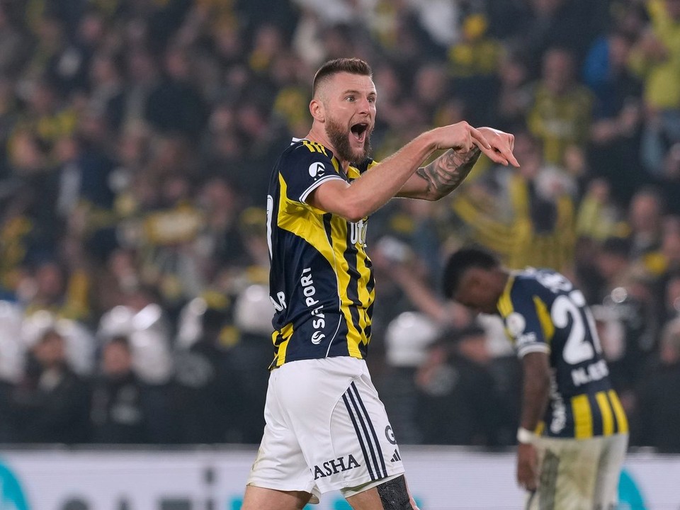 Milan Škriniar v drese Fenerbahce.