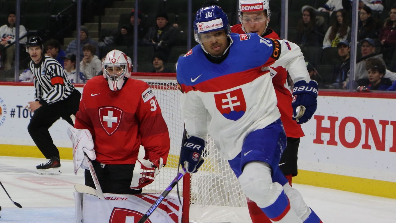 Hokejisti počas zápasu Slovensko - Švajčiarsko na MS U20 2026 v USA.