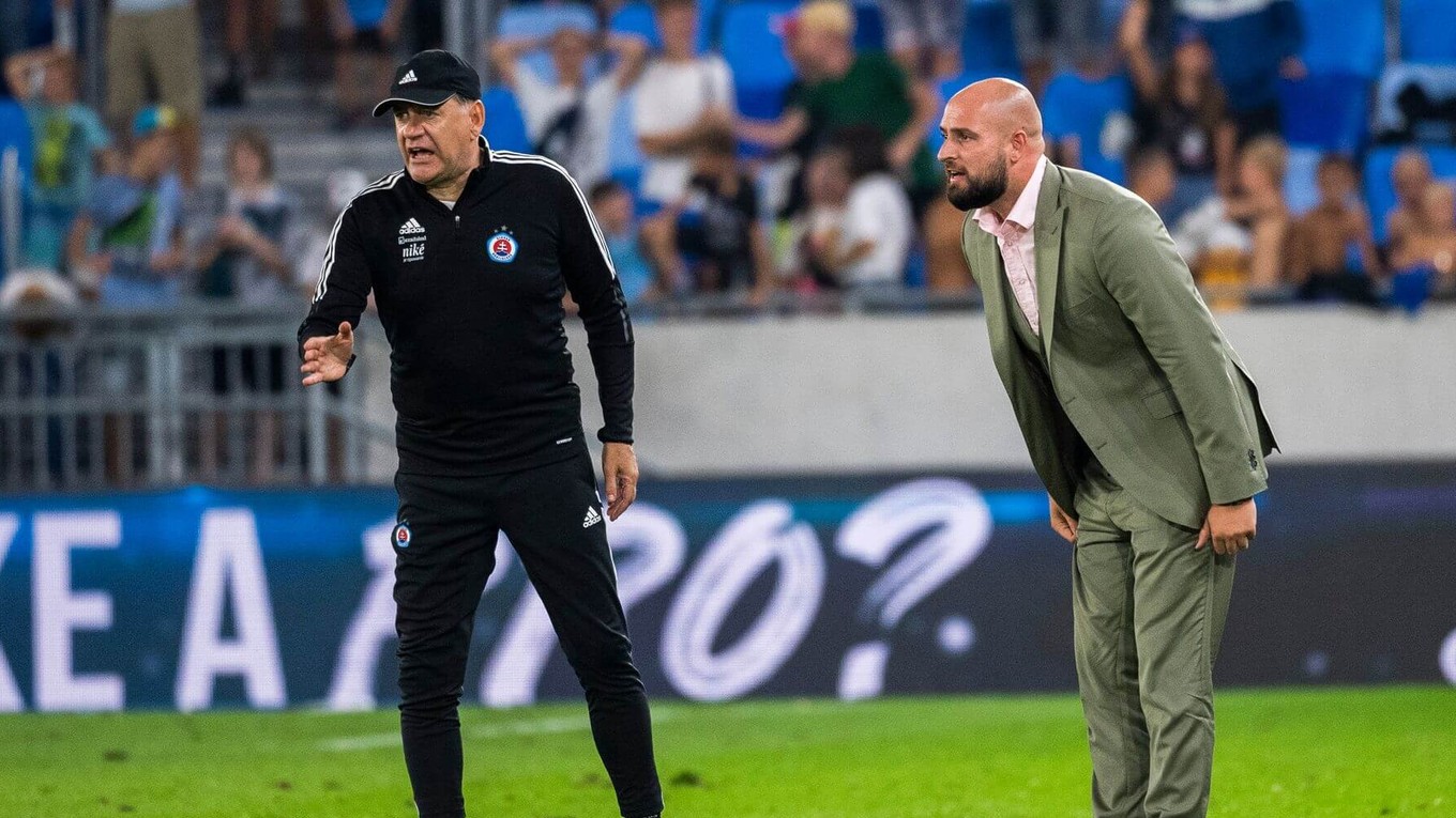 Tréner Vladimír Weiss starší a generálny riaditeľ klubu Ivan Kmotrík mladší.