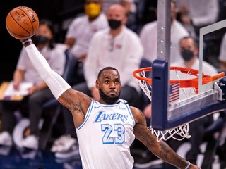 LeBron James v zápase proti Indiane.