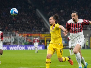 Zlatan Ibrahimovič v súboji s Arthurom Theatefightom. 