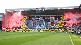 Na snímke fanúšikovia Spartaka počas zápasu 7. kola nadstavbovej časti Niké ligy v skupine o titul medzi FC Spartak Trnava - ŠK Slovan Bratislava.