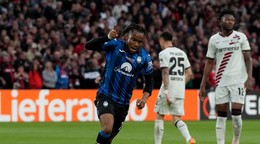 Ademola Lookman sa teší po strelenom góle v zápase Atalanta Bergamo - Bayer Leverkusen vo finále Európskej ligy.