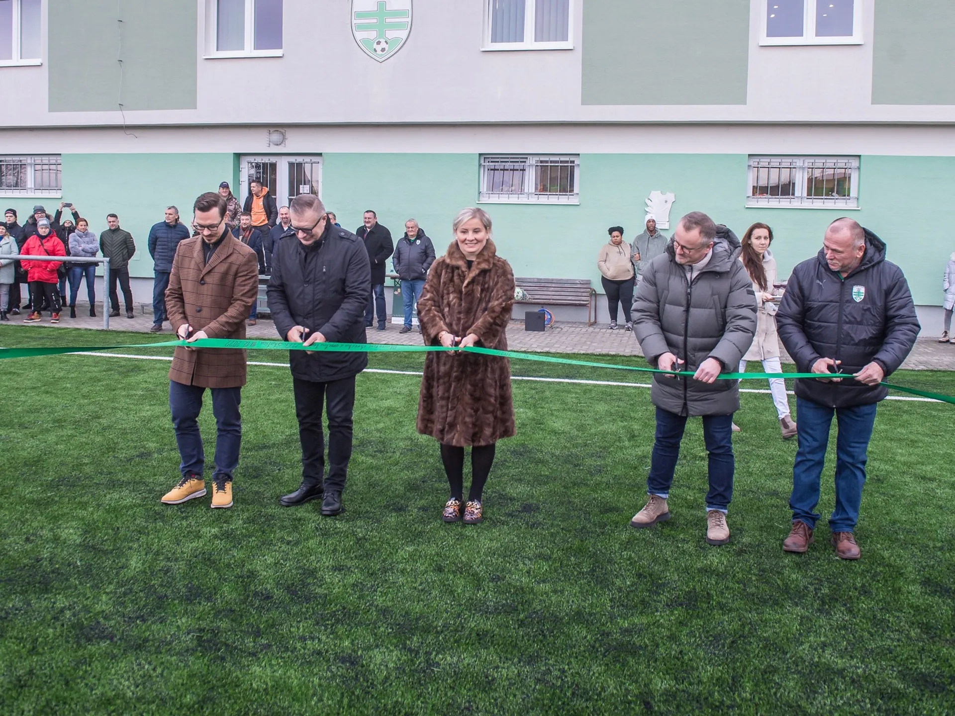 SFZ – V Skalici zrekonštruovali ihrisko s umelou trávou, pásku slávnostne prestrihol prezident zväzu Ján Kováčik