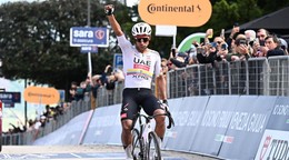 Ekvádorský cyklista Jhonatan Narváez vyhráva 8. etapu pretekov Giro d'Italia 2026.
