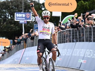 Ekvádorský cyklista Jhonatan Narváez vyhráva 8. etapu pretekov Giro d'Italia 2026.