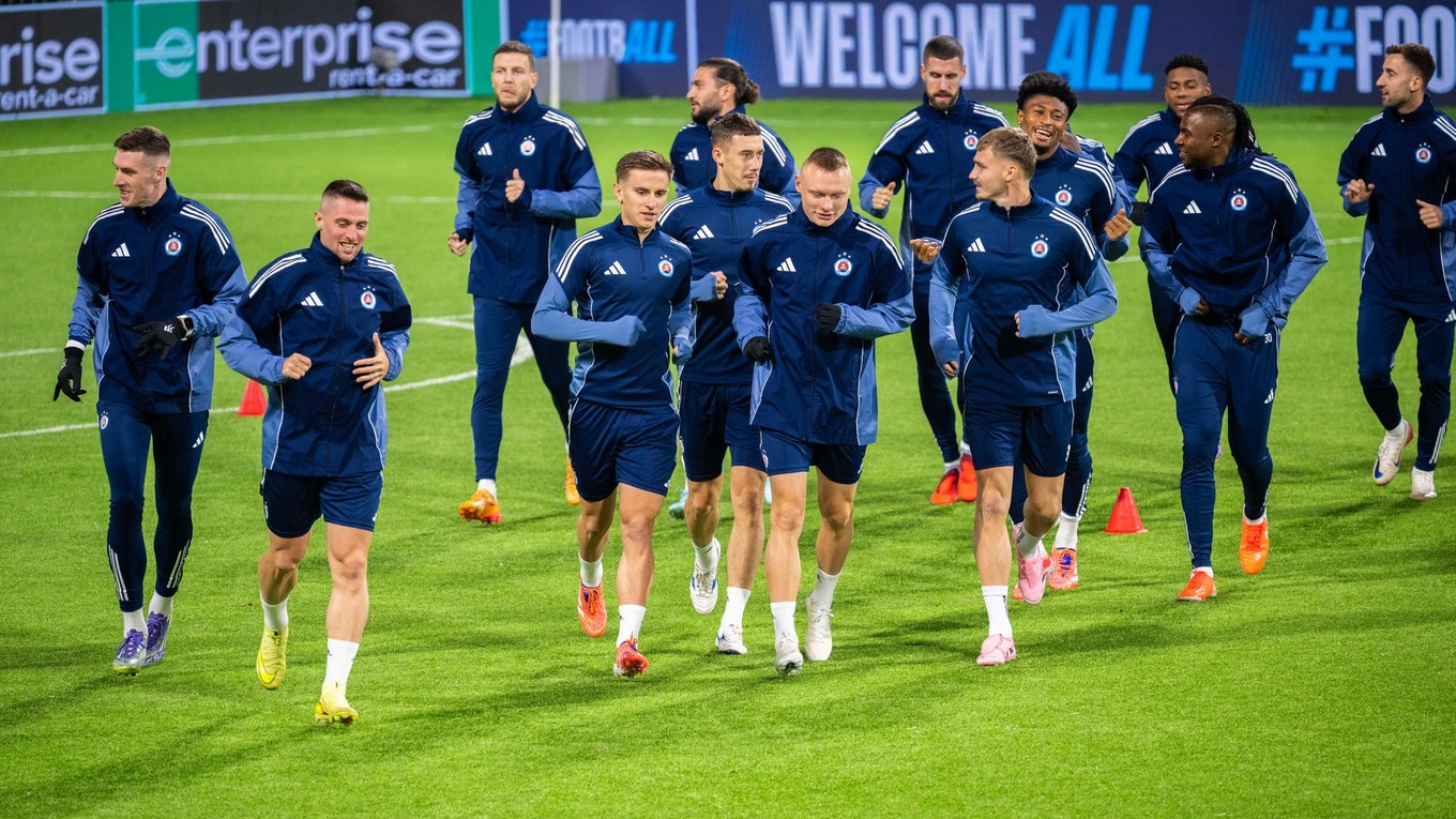 Na snímke futbalisti ŠK Slovan Bratislava počas tréningu pred štvrtkovým zápasom 3. kola ligovej fázy Konferenčnej ligy.
