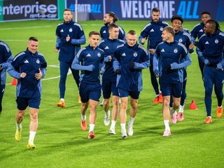 Na snímke futbalisti ŠK Slovan Bratislava počas tréningu pred štvrtkovým zápasom 3. kola ligovej fázy Konferenčnej ligy.