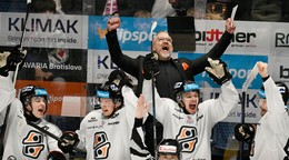 Na snímke radosť košickej striedačky z víťazstva v piatom semifinálovom stretnutí play off.