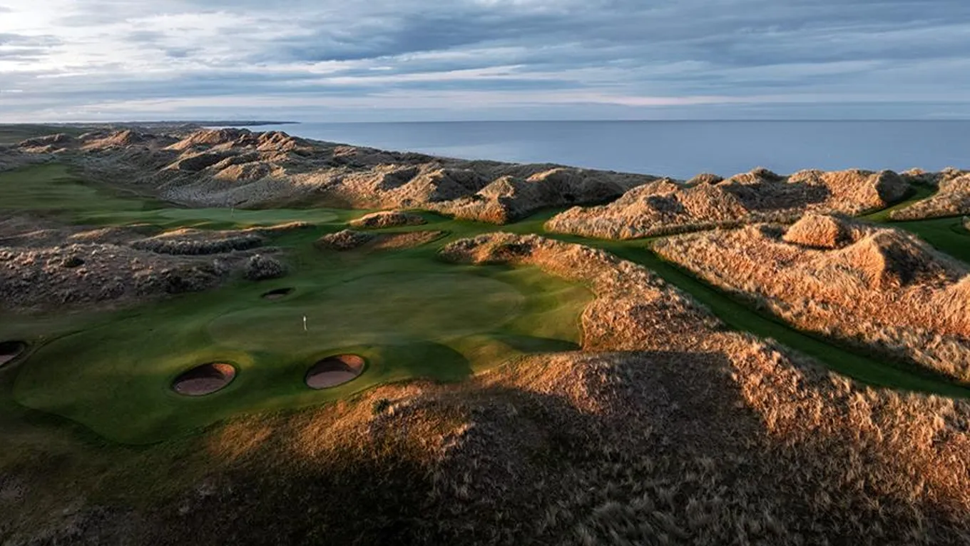Pohľad na golfové ihrisko Trump International Golf Links v Škótsku.