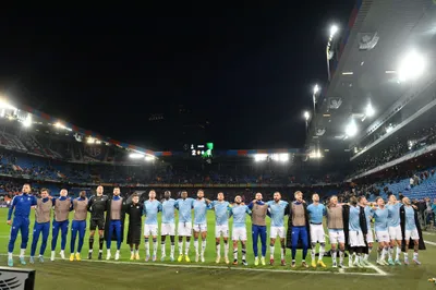 Na snímke hráči Slovana ďakujú divákom po prvom zápase osemfinále Európskej konferenčnej ligy FC Bazilej - ŠK Slovan Bratislava 9. marca 2023 v Bazileji. Slovan remizoval s Bazilejom 2:2. FOTO TASR - Martin Baumann

- Švajčiarsko šport futbal slovaciká EKL
- Európska konferenčná liga 
- osemfinále
- ŠK Slovan Bratislava 
- FC Bazilej