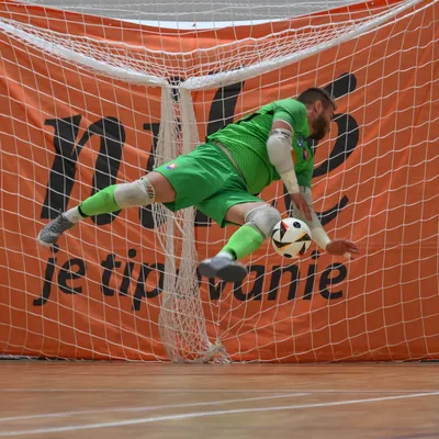 FUTSAL-SVK-SRB-Marek Kušnír-Dragan Tomic.jpg