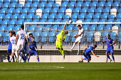 241011_U21_SVK-GRE-Ľubomír Belko, Ioannis Niarchos.jpg