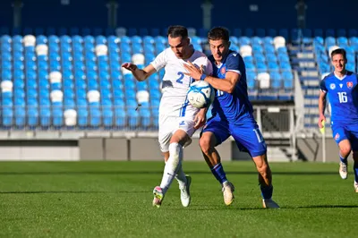 241011_U21_SVK-GRE-Athanasios Koutsogoulas, Adrián Kaprálik.jpg