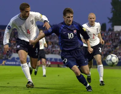 U21_SR_ANG_Peter Banič_Luke Young_ME 2000.jpg