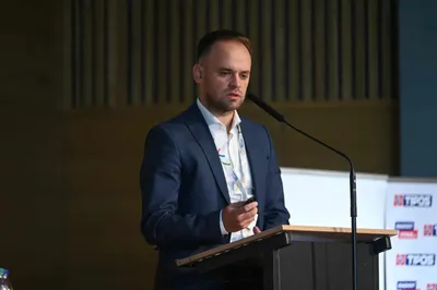 Serial - oddelenie grassroots - janoško Cyril