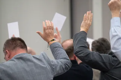 hlasovanie Oravci rukou.jpg