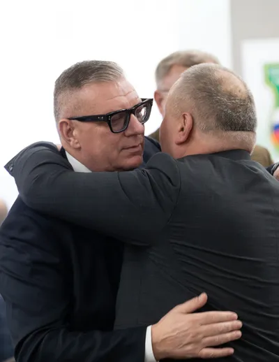 kovacik sa objima s Krskom.jpg