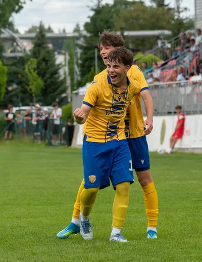 golove gesto Szabo damian.jpg