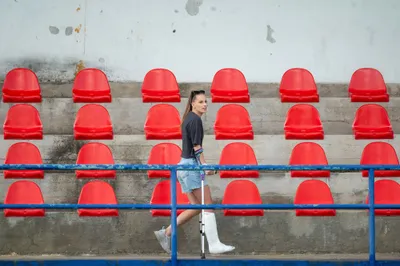moravkova zranena noha tribuna.jpg