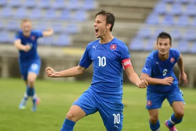 Jakub Hromada (vpredu s číslom 10) bol aj kapitánom mládežníckych reprezentácií Slovenska.