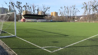 Futbalový štadión s umelou trávou v Prešove.
