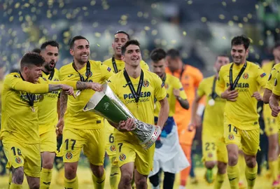 Radosť hráčov FC Villarreal z výhry Európskej ligy.