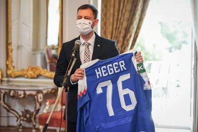 Premiér SR Eduard Heger a slovenská hokejová reprezentácia po návrate z MS v hokeji 2021.