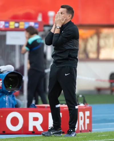 Tréner Štefan Tarkovič v zápase Rakúsko - Slovensko v príprave na EURO 2020.