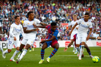 Momentka zo zápasu Barcelona - Real.