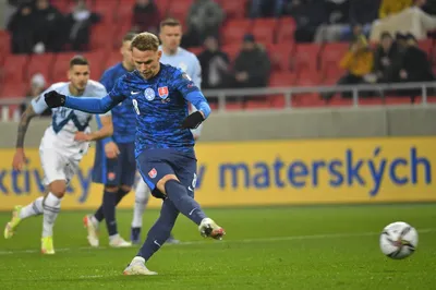 Momentka zo zápasu kvalifikácie MS vo futbale 2022 Slovensko - Slovinsko.