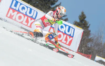 Petra Vlhová počas slalomu v stredisku Courchevel/Méribel 2022.