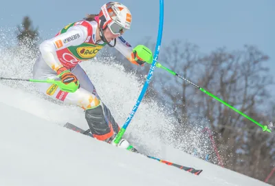 Petra Vlhová počas slalomu v stredisku Courchevel/Méribel 2022.