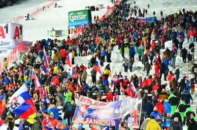 Slovenskí fanúšikovia vo Flachau. 