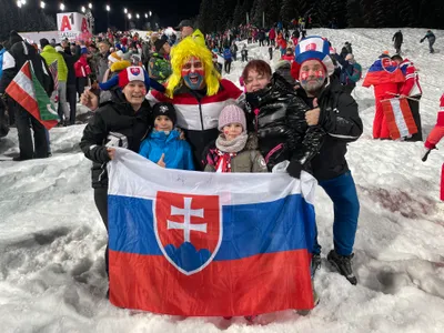 Slovenskí fanúšikovia vo Flachau.