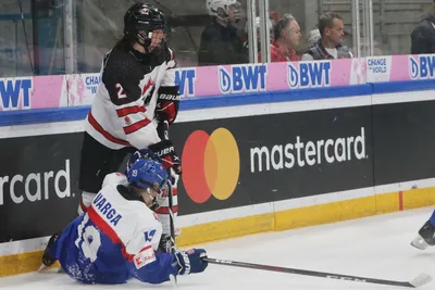 Lukas Dragicevic v zápase Slovensko - Kanada v súboji o bronz na MS v hokeji do 18 rokov 2023.