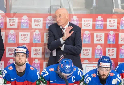Tréner Craig Ramsay v zápase Slovensko - Kazachstan na MS v hokeji 2023.