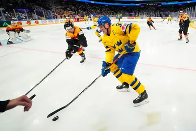 Kapitán Jakob Silfverberg v zápase Švédsko - Nemecko na MS v hokeji 2023.