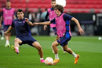 Sevilla's Marcos Acuna, left, challenges Sevilla's Bryan Gil during a training session at the Puskas Arena in Budapest, Hungary, Tuesday, May 30, 2023. The Europa League final match between Sevilla FC and AS Roma is held in Budapest on May 31, 2023. (AP Photo/Darko Bandic)

- XEUROPALEAGUEX