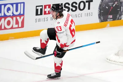 Jake Neighbours oslavuje gól v zápase Slovensko - Kanada na MS v hokeji 2023.