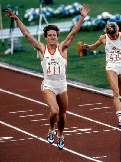 Finále behu žien na 400 m, víťazí Jarmila Kratochvílová pred ďalšou atlétkou ČSSR Taťánou Kocembovou.
