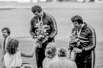Najlepší diskári na MS 1983 - zlatý Imrich Bugár, vpravo bronzový Gejza Valent.