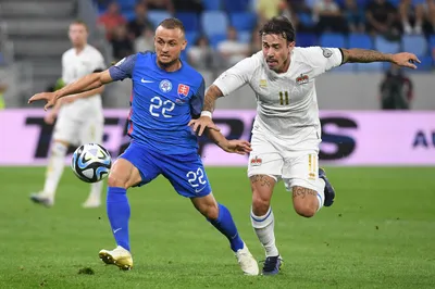 Stanislav Lobotka a Dennis Salanovič v kvalifikačnom zápase J-skupiny na EURO 2024 Slovensko - Lichtenštajnsko.