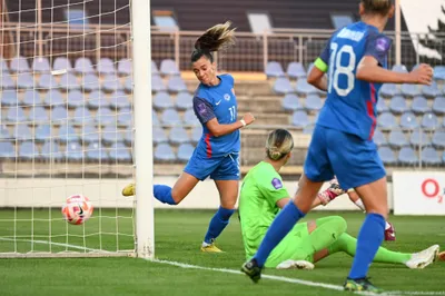 Patrícia Hmírová strieľa prvý gól v zápase proti Chorvátsku. 