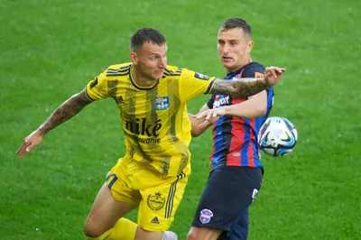 Na snímke zľava Boris Turčák (Košice) a Samuel Suľa (Zlaté Moravce) v zápase 6. kola Niké ligy vo futbale FC Košice - ViOn Zlaté Moravce v Košiciach 2. septembra 2023. FOTO TASR - František Iván

- SR Košice šport futbal NL 6. kolo Zlaté Moravce KEX
- FC Košice - ViOn Zlaté Moravce