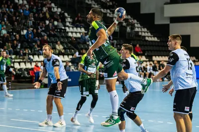 Pavel Hernandéz (v strede) v zápase Tatran Prešov - HK FCC Město Lovosice.